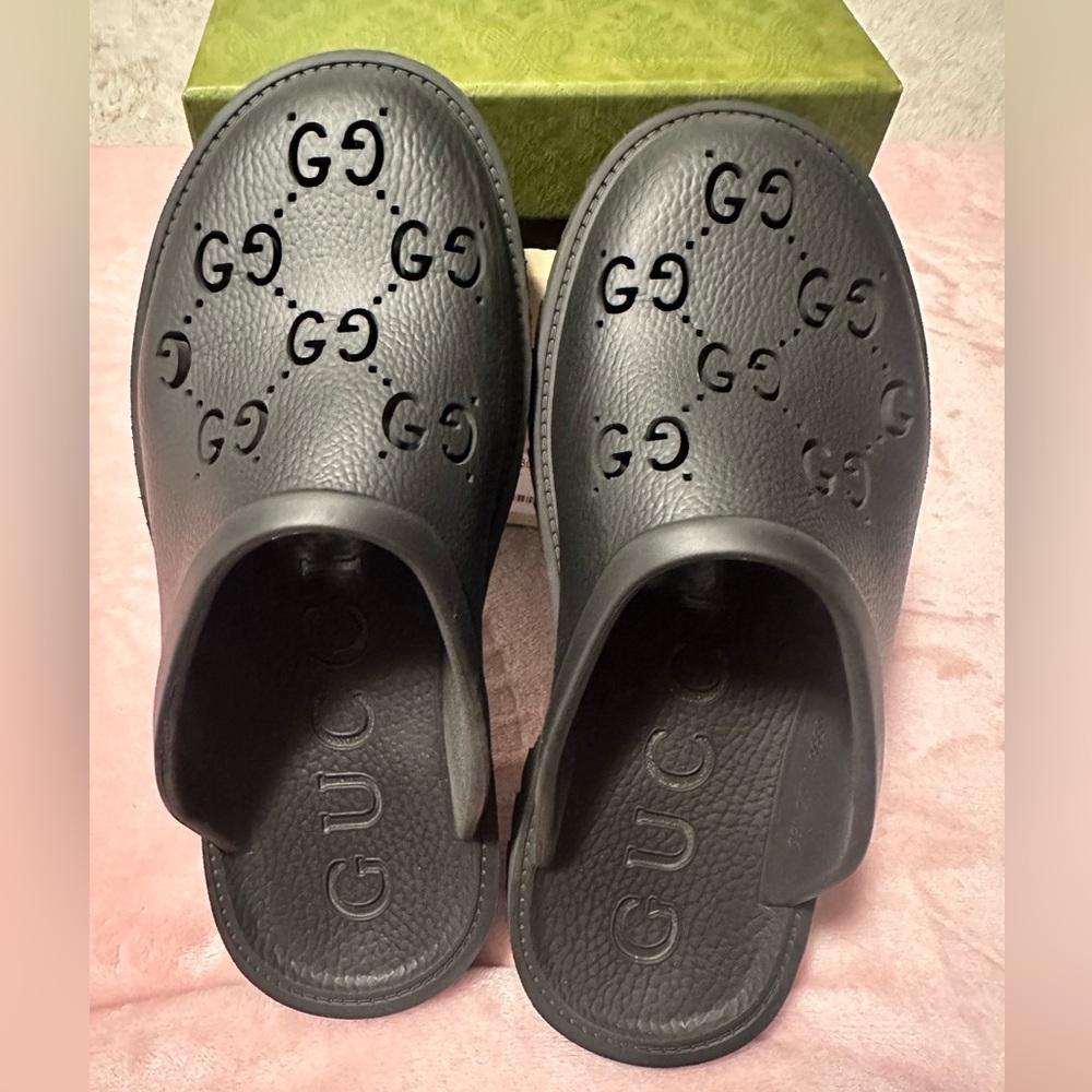 Semi NEW Men Gucci Sandals